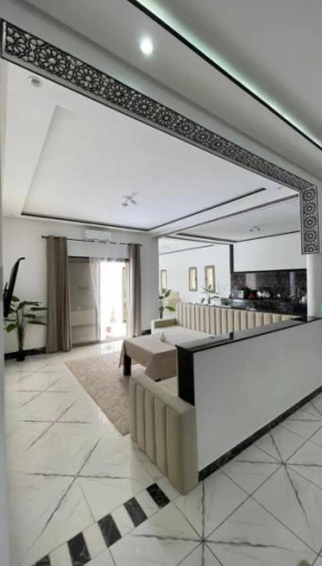 Villa S
